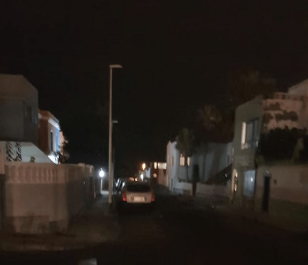 Ambas calles llevan meses a oscuras (Foto TA)